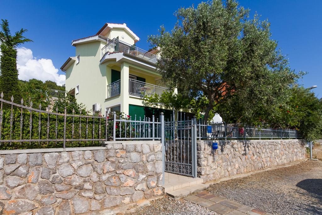 Apartments Vukelic Klenovica Bagian luar foto