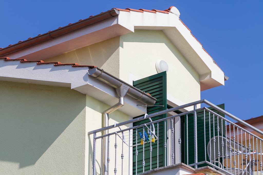 Apartments Vukelic Klenovica Bagian luar foto