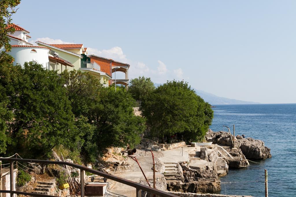 Apartments Vukelic Klenovica Bagian luar foto