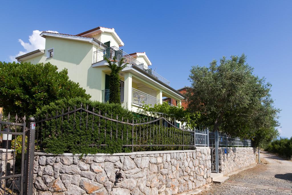 Apartments Vukelic Klenovica Bagian luar foto