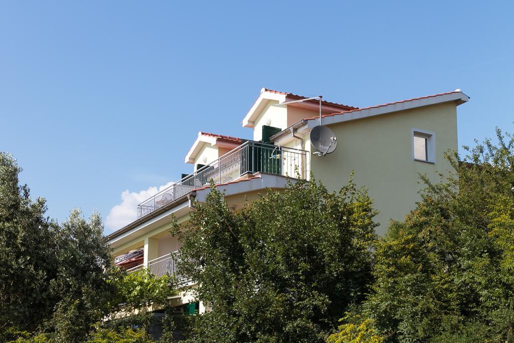 Apartments Vukelic Klenovica Bagian luar foto