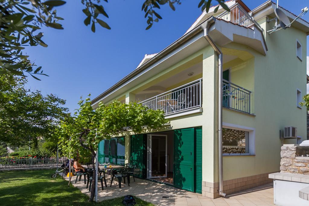 Apartments Vukelic Klenovica Bagian luar foto