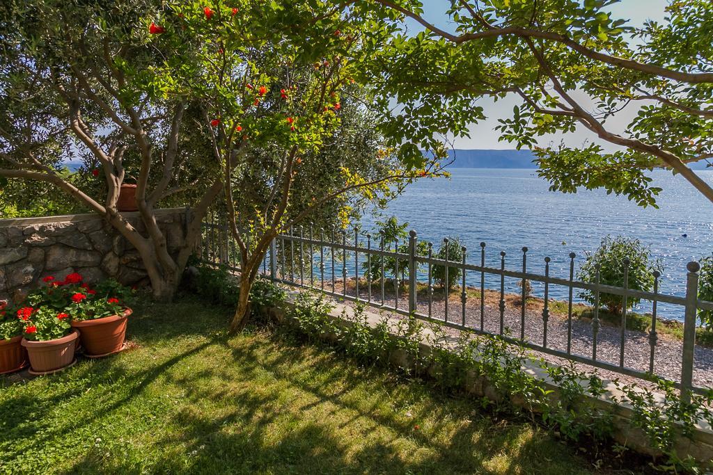 Apartments Vukelic Klenovica Bagian luar foto