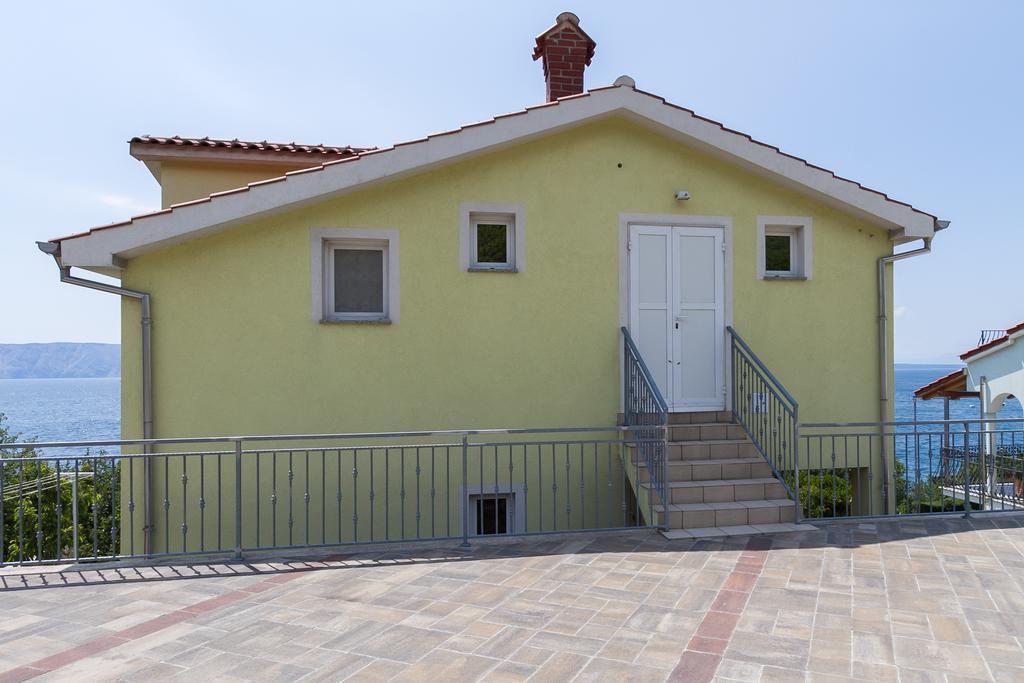 Apartments Vukelic Klenovica Bagian luar foto