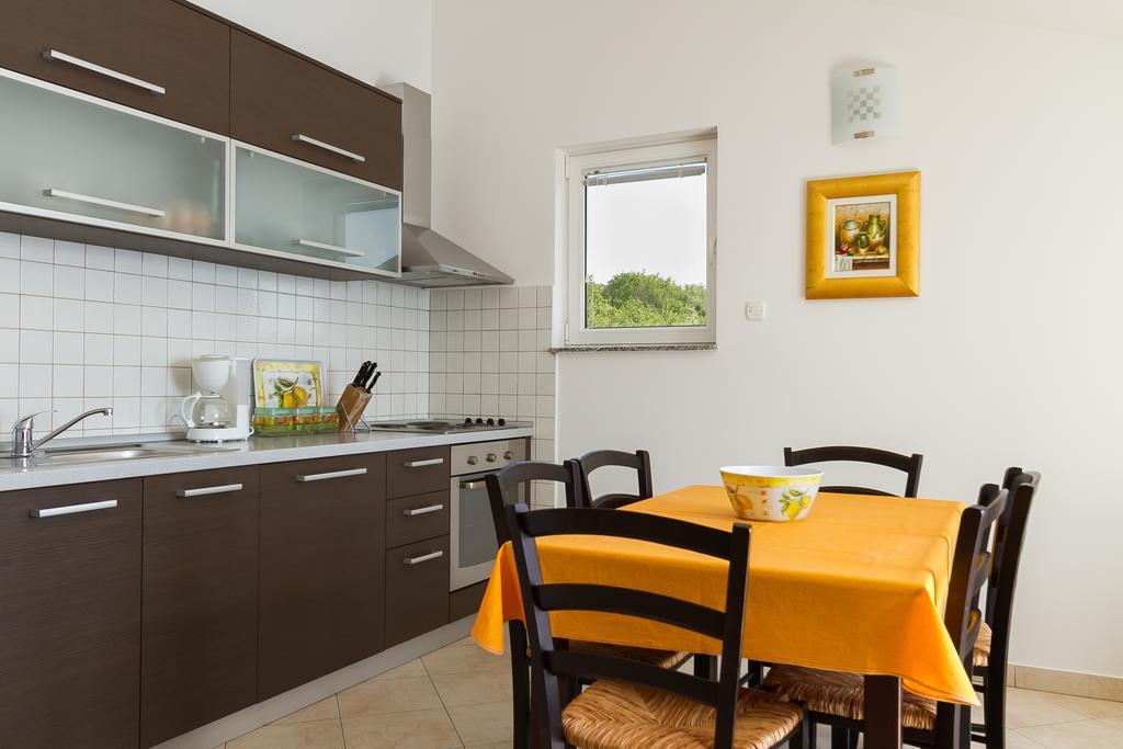 Apartments Vukelic Klenovica Ruang foto